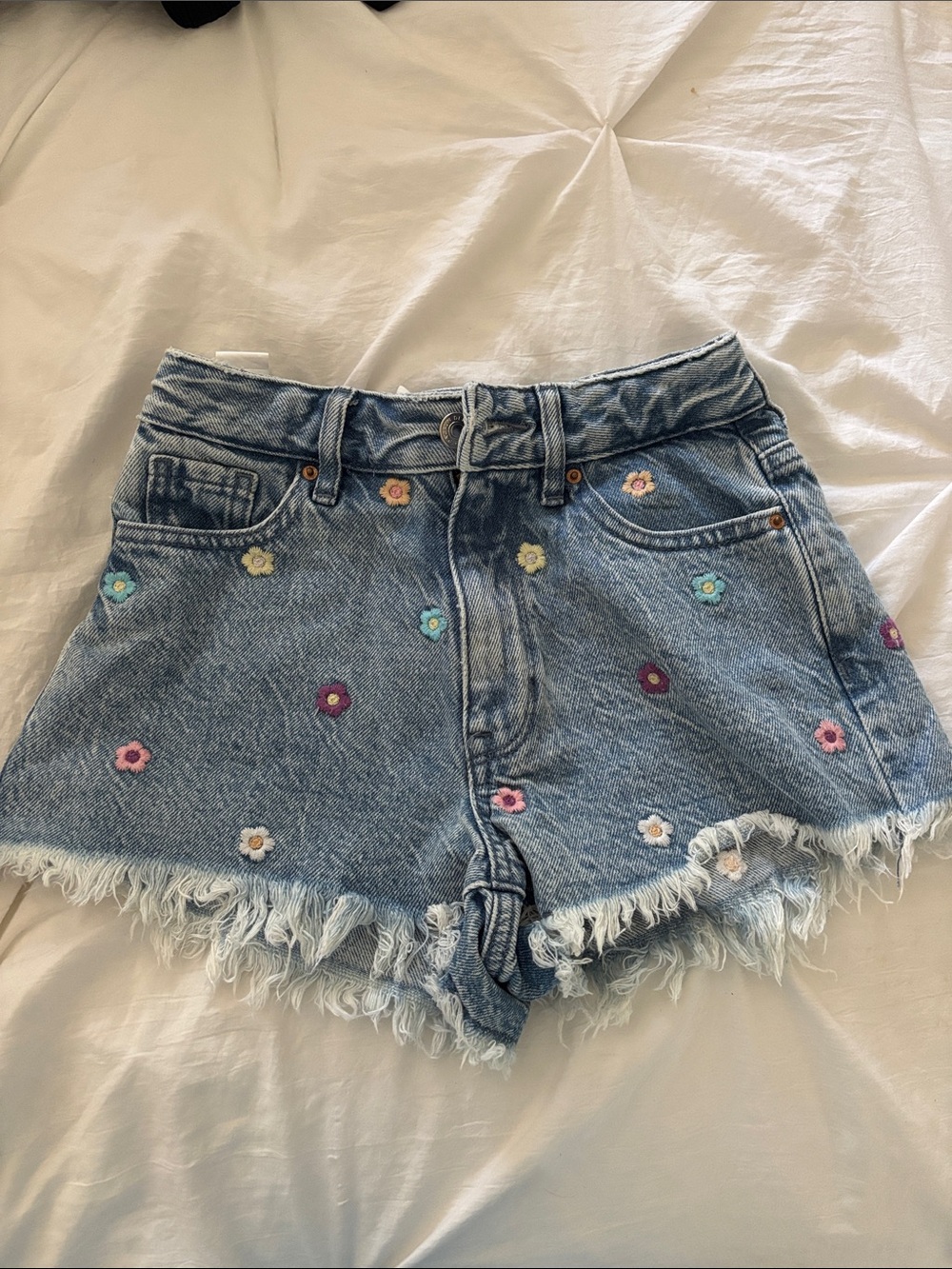 Embroidered Daisy High-Rise Denim Shorts - Light Blue